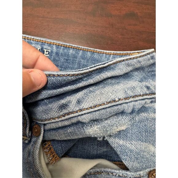 American Eagle Stretch Button Fly Tomgirl Distressed Jeans Size 2 - Picture 9 of 10